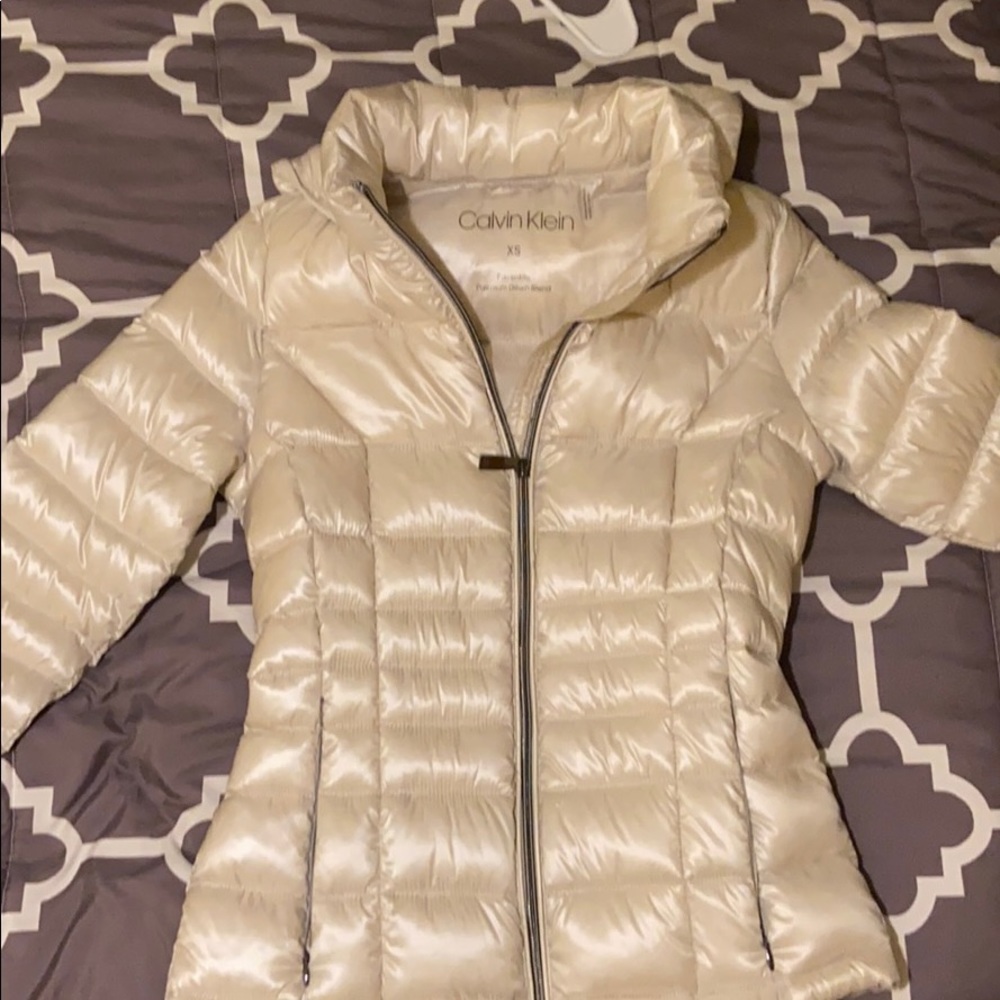 Calvin Klein Women’s Puff Jacket - Picture 3 of 3